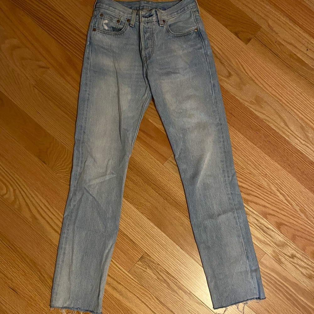 Levi straight 501 light wash denim